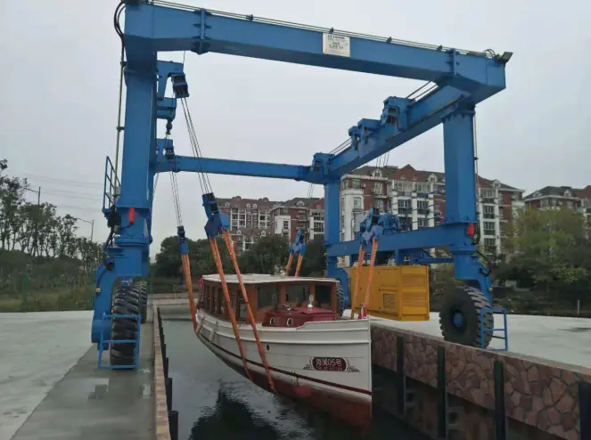 Mobile Boat Hoist